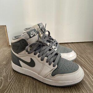 Nike Air Jordan 1 Mid – Boys Size 5Y
